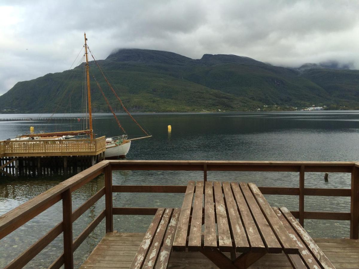 Elvegård Fjordcamp Hotell Grov Exteriör bild