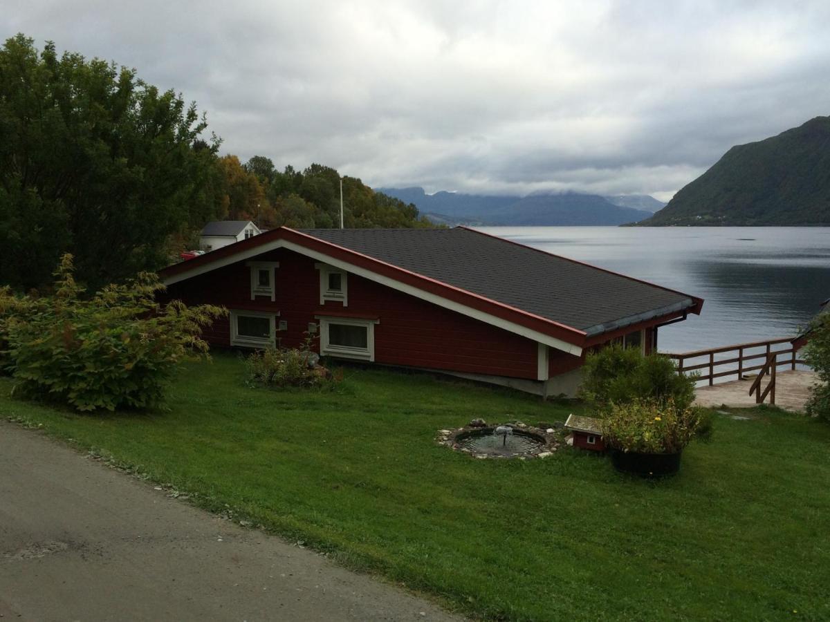 Elvegård Fjordcamp Hotell Grov Exteriör bild