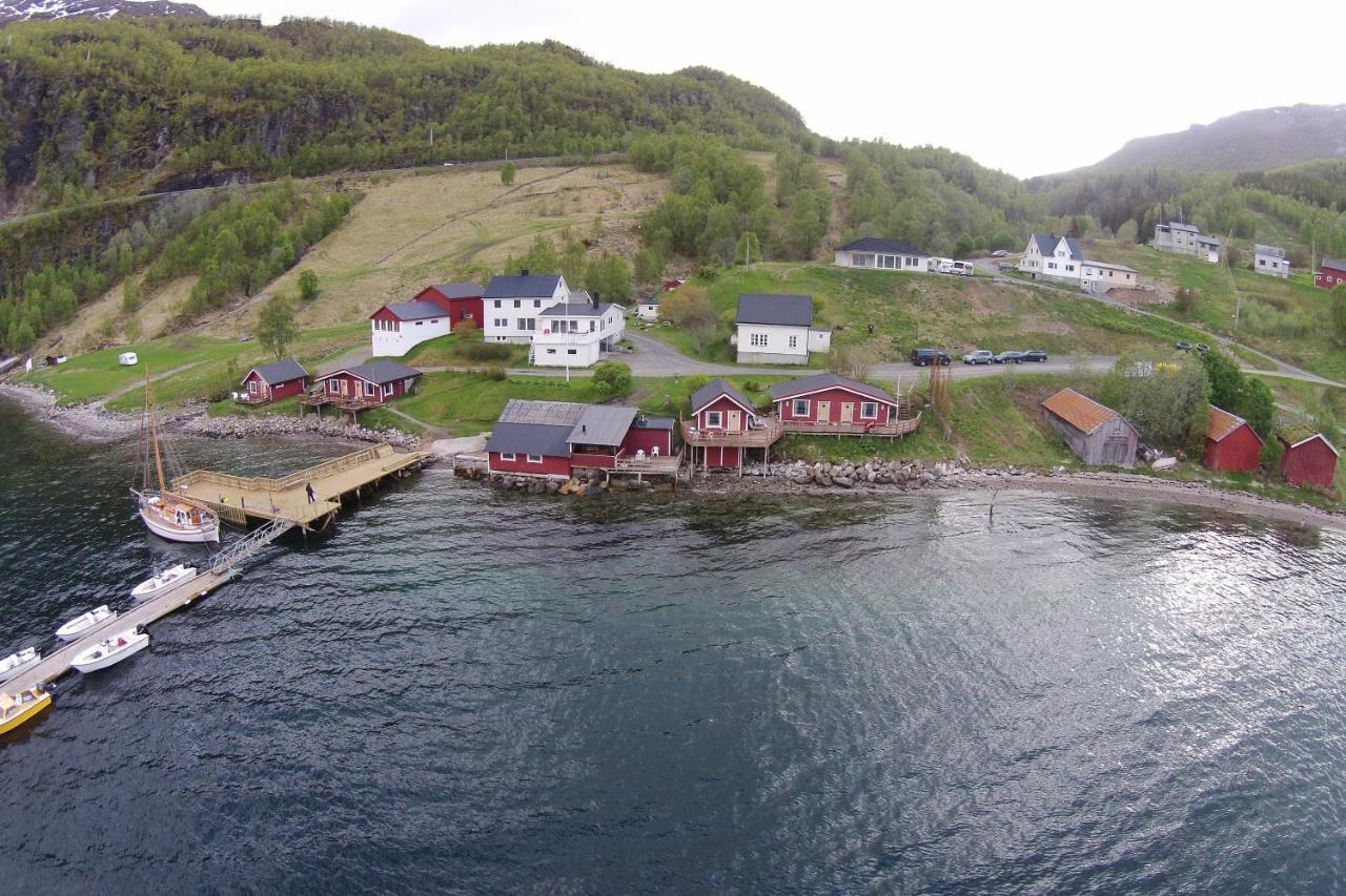 Elvegård Fjordcamp Hotell Grov Exteriör bild